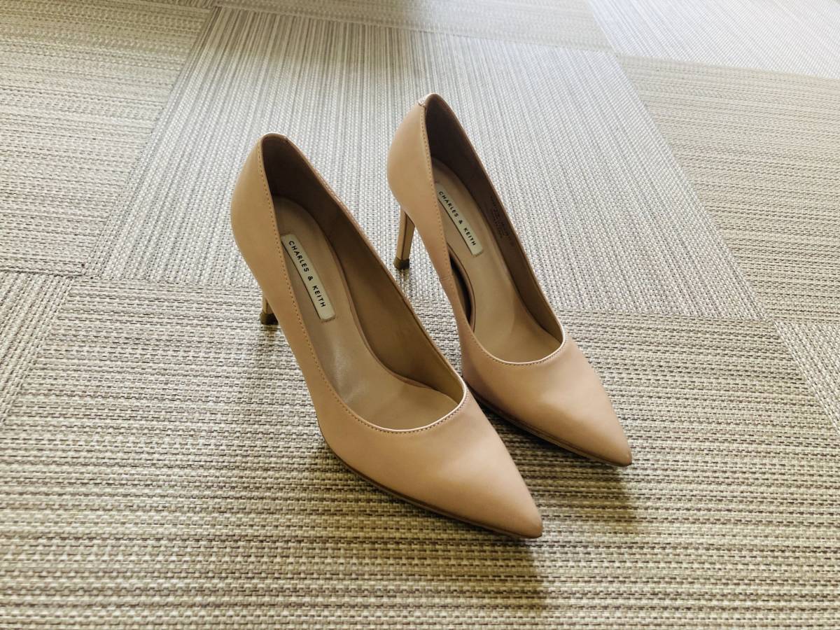 １度使用 Charles Keith チャールズアンドキース パンプス サイズ36 約23cm ベージュ系 売買されたオークション情報 Yahooの商品情報をアーカイブ公開 オークファン Aucfan Com