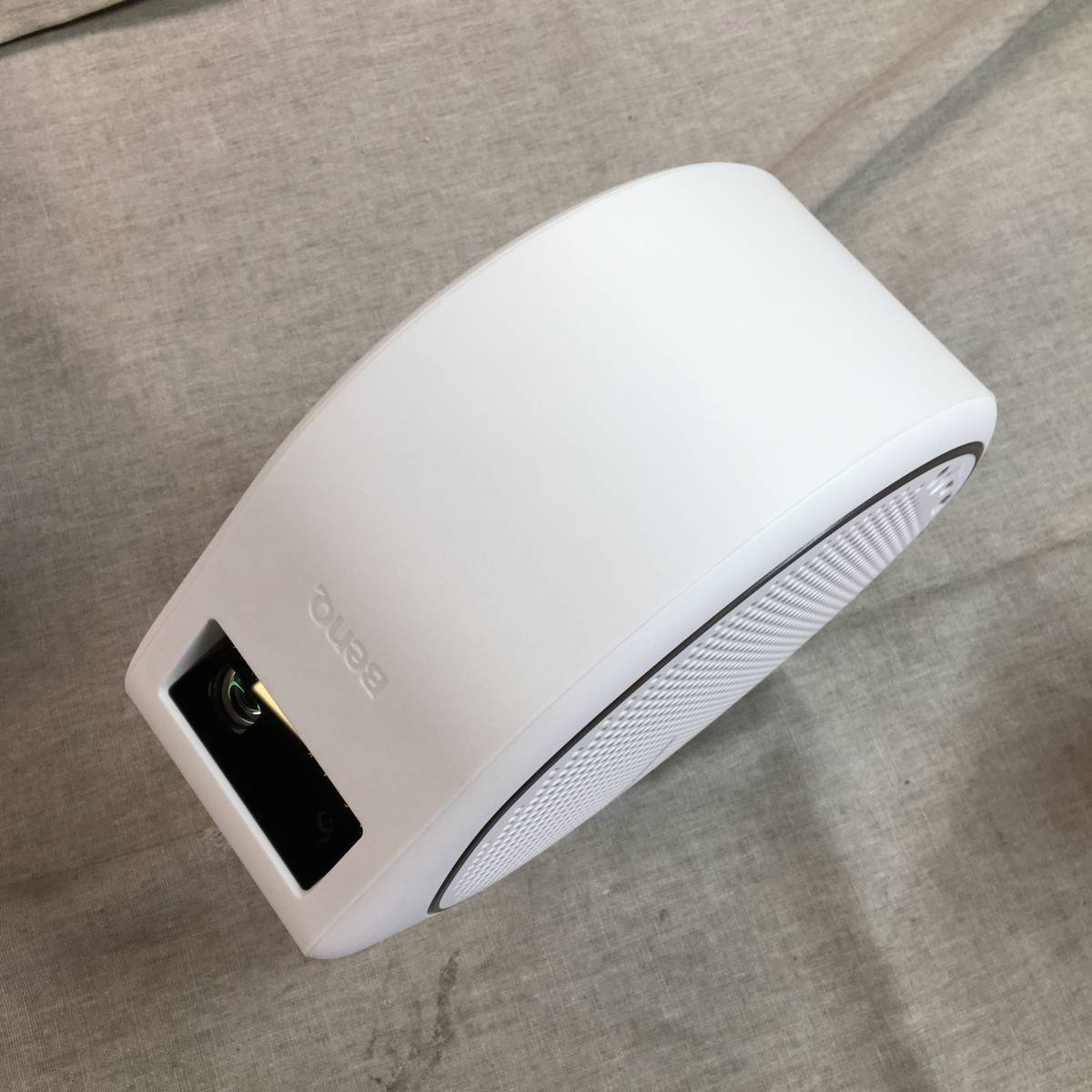 BenQ GV30 HDモバイルLEDプロジェクター BenQ GV30 HDモバイルLEDプロジェクター