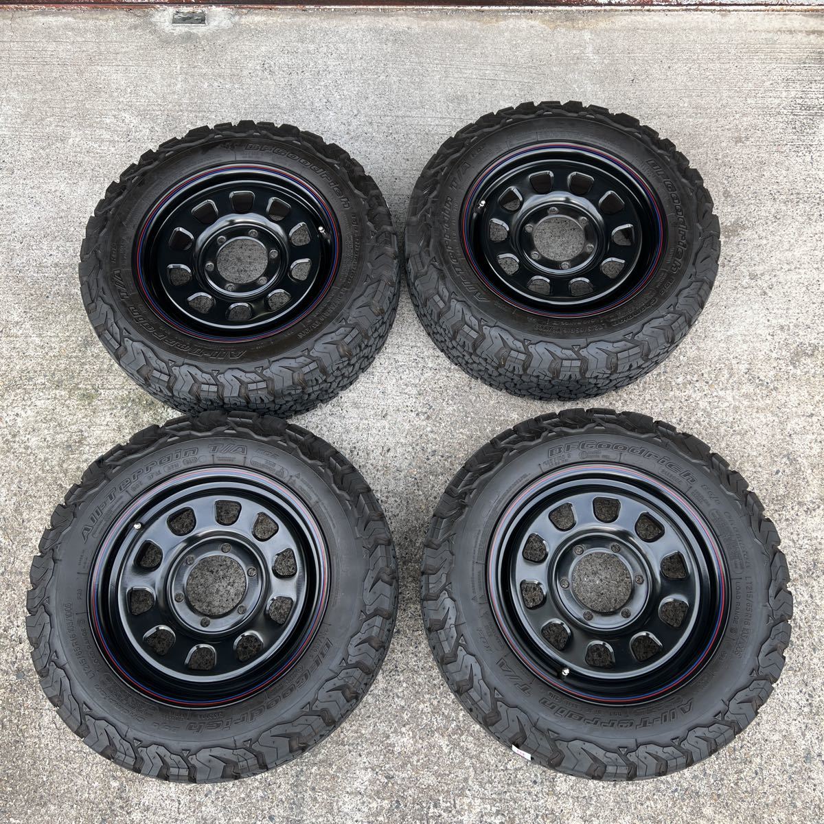 215/65R16 グッドリッチ2018年製 ハイエース ブロックタイヤ 美品 