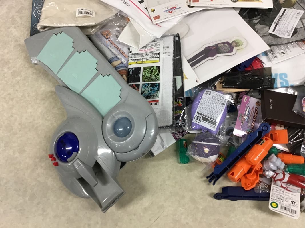 1円～ 同梱不可 ジャンク ウルトラマン、進撃の巨人、鬼滅の刃、マクロスF