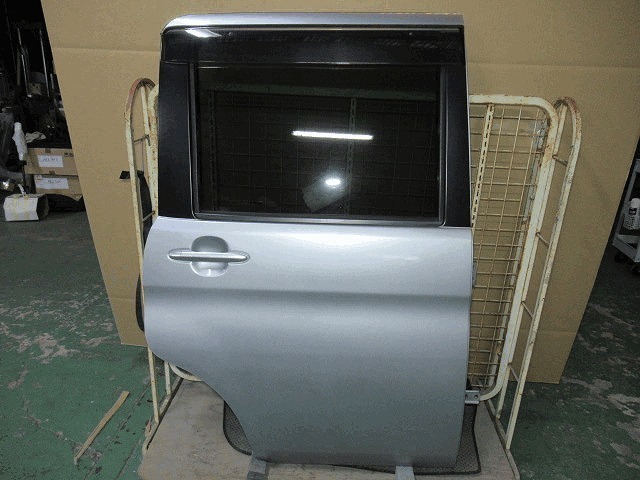 タントカスタム L375S 右リアドア パネル ガラス S28 ブライトシルバーメタリック 運転席側 後ろ 純正 21064伊T