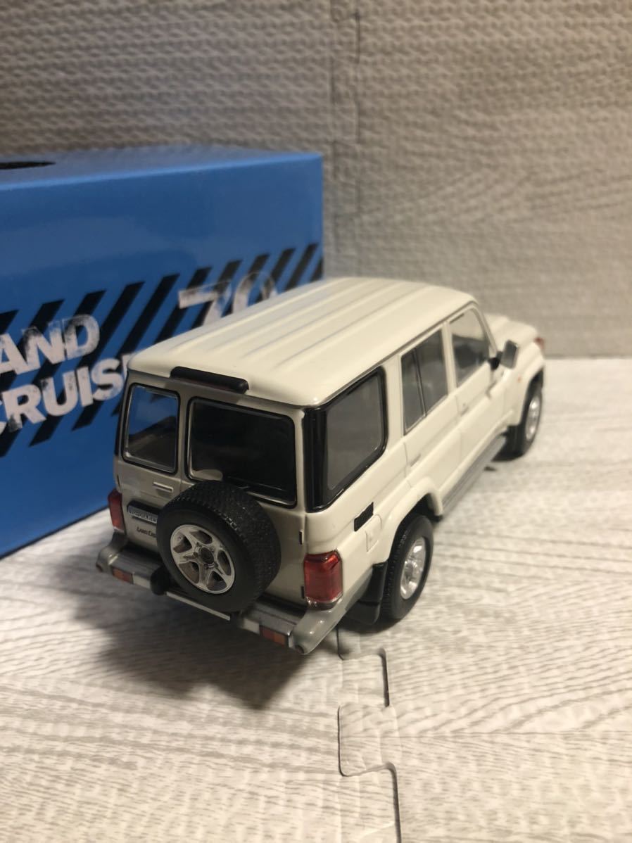 ランクル70 ランドクルーザー70 1⁄30 ミニカー カラーサンプルブラック