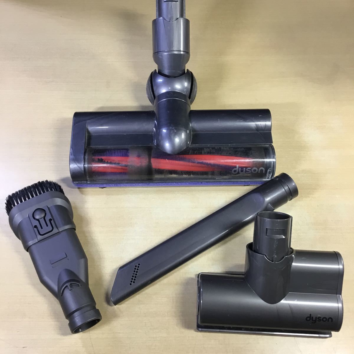 美品USED！ dysonスティッククリーナー本体 タブルヘッド　紫と黒 SV07MH スティッククリーナー Dyson V6 Motorhead [サイクロン式