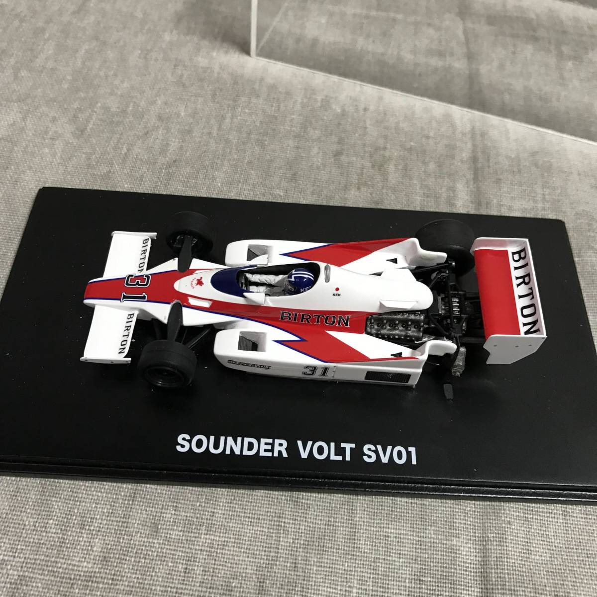 ジャンク品 赤いペガサス 1 43 サンダーボルトsv01改 1 43スケール レジン Pu 製 塗装済み完成品ミニカー レーシングカー 売買されたオークション情報 Yahooの商品情報をアーカイブ公開 オークファン Aucfan Com