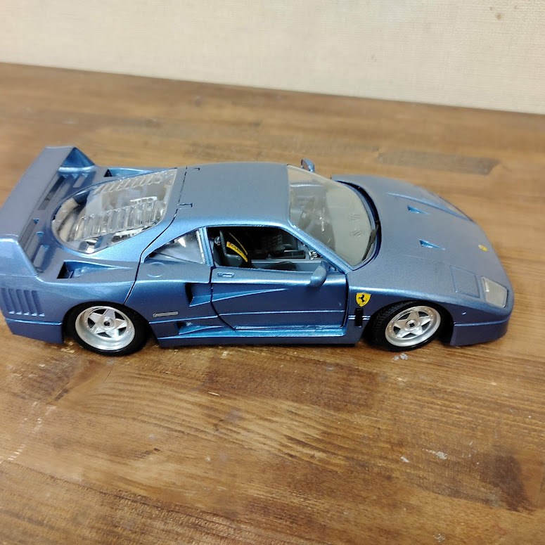 フェラーリF40 buragoベースWARM-UP社製 1⁄18 burago (ブラーゴ