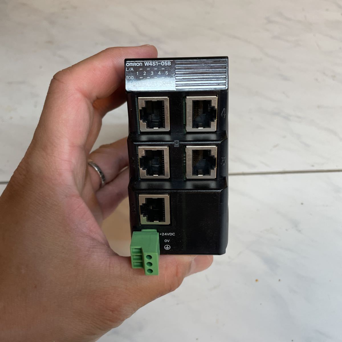 81hVT4F4RLL