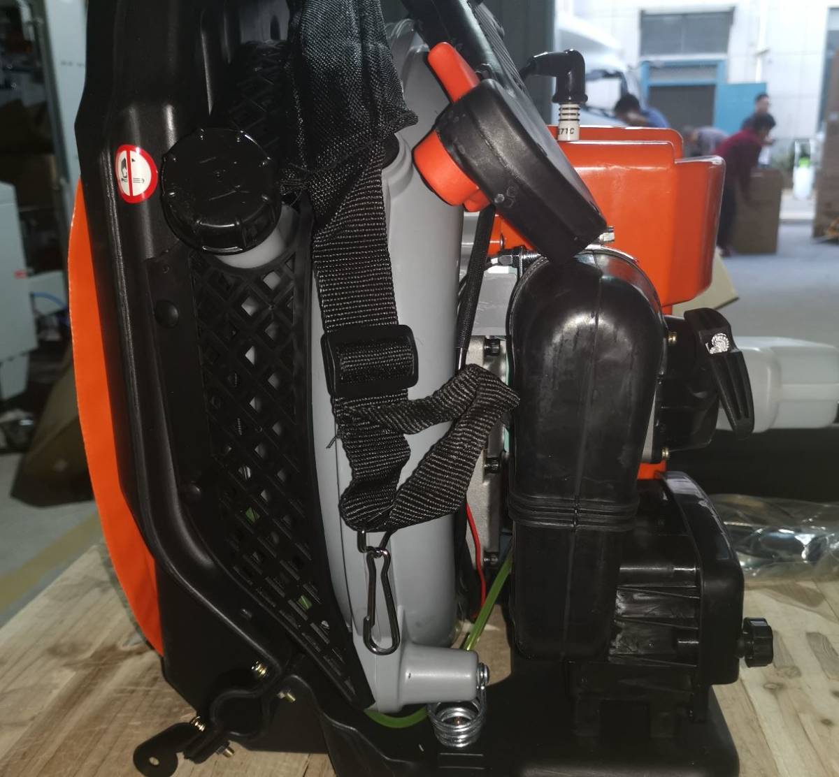 2サイクル ブロアー : エンジンブロワー 送風機 63.3cc 背負式 エンジン背負い式 超強力 ハイ DIY・工具・ガーデン 2ストローク 超ハイパワー！落ち葉や枯葉の掃除作業に便利！ブロワー 超 背負い式 MOTOFUTURE