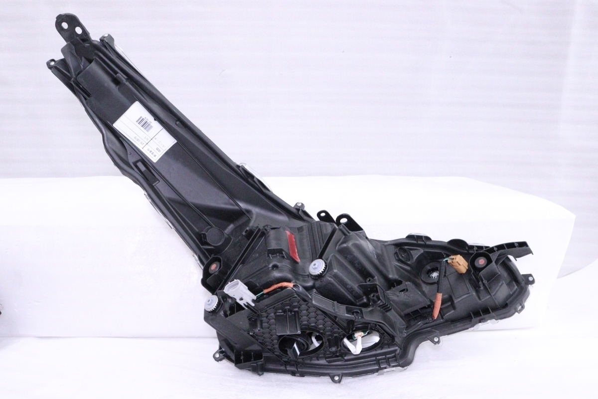 25-1879☆後期 LED ZVW51 プリウス☆左ヘッドライト KOITO 47-104 打刻: