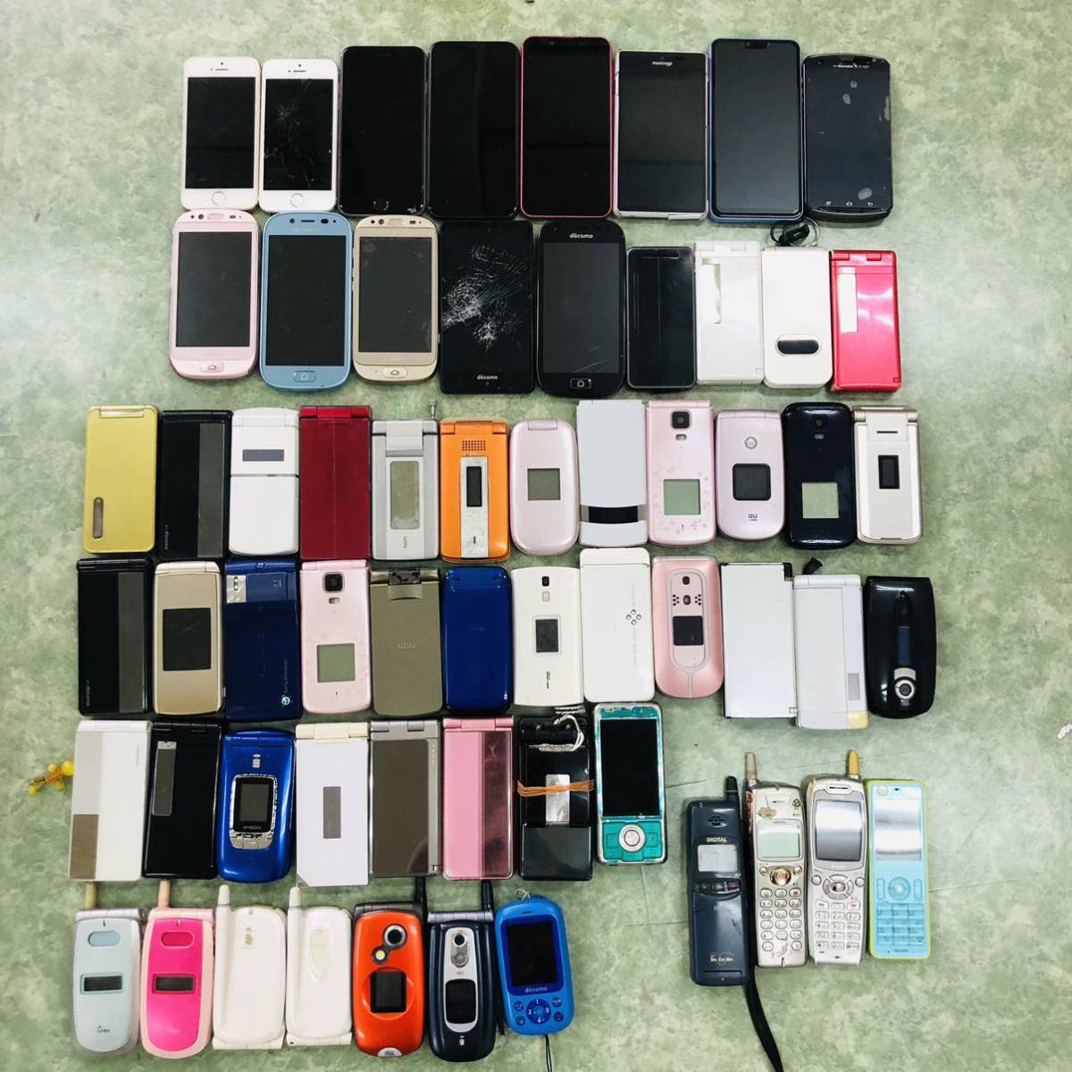 携帯電話 部品取り ガラケー・スマホ・iPhone ジャンク60台(携帯電話