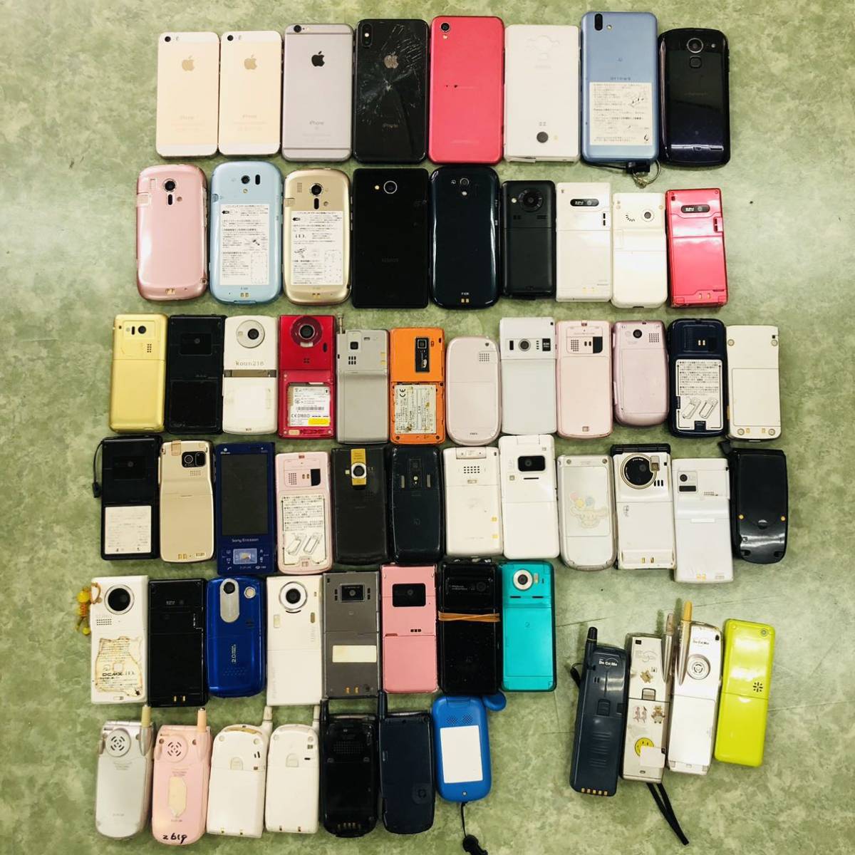 携帯電話 部品取り ガラケー・スマホ・iPhone ジャンク60台(携帯電話