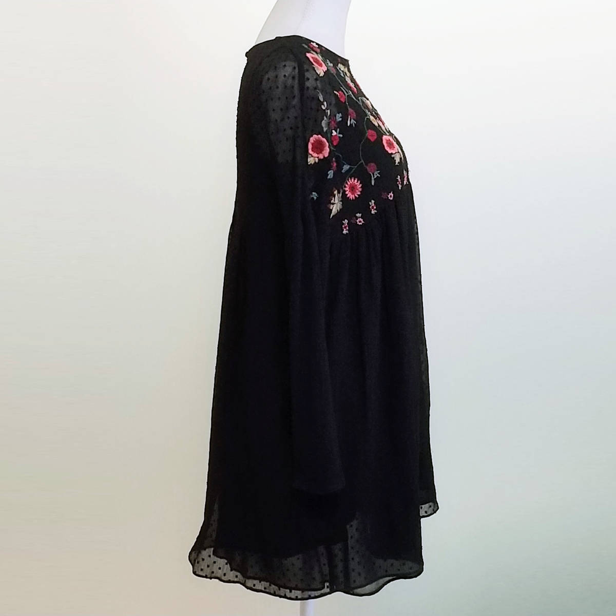 Zara 花柄刺繍ワンピース 黒 M ワンピース 売買されたオークション情報 Yahooの商品情報をアーカイブ公開 オークファン Aucfan Com