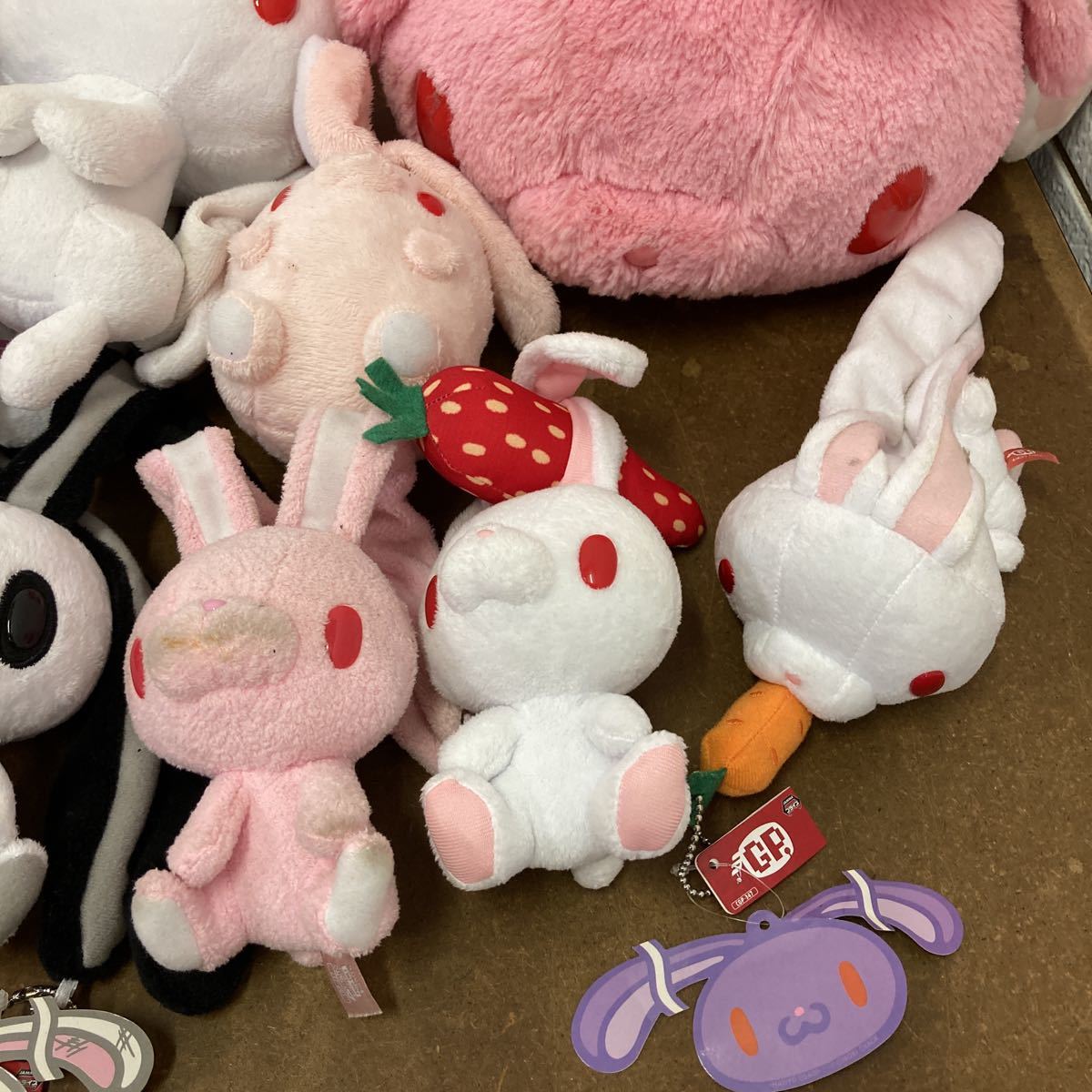 YK449) 汎用うさぎ ぬいぐるみ マスコット等 グッズ 大量セット 35点 