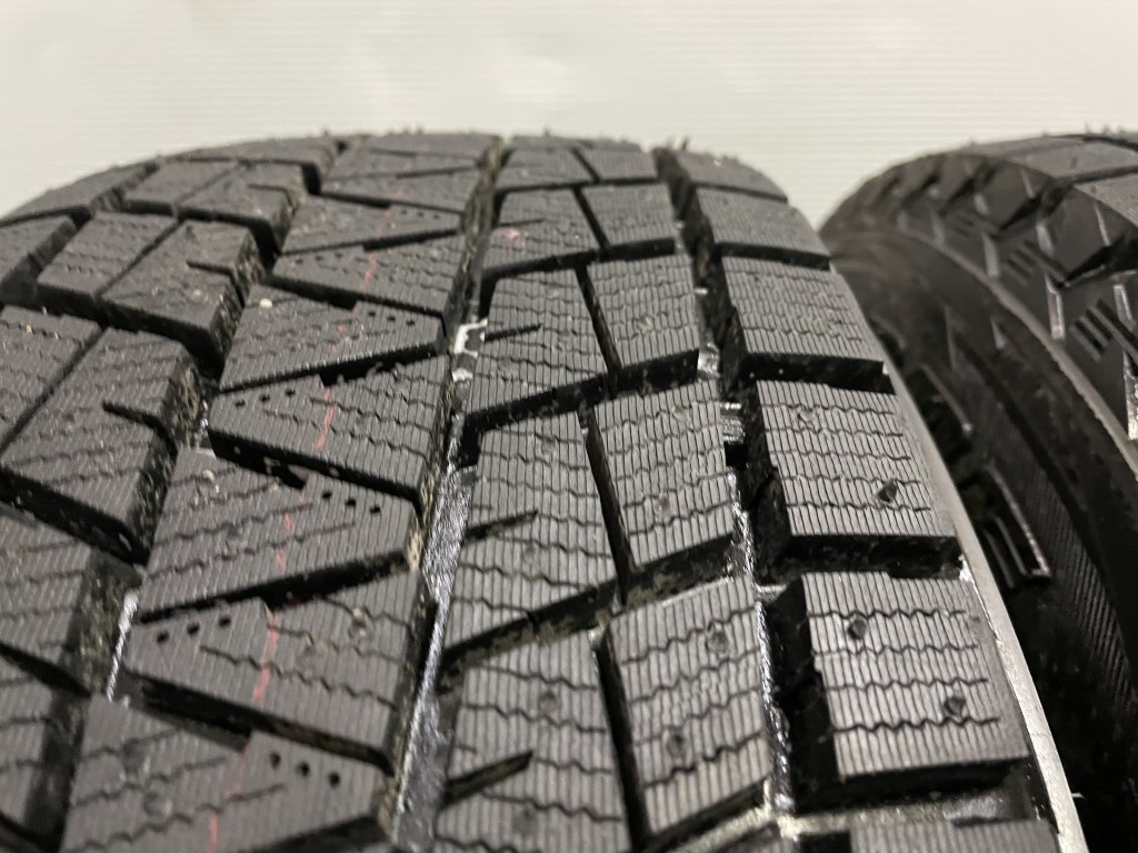 BS BLIZZAK DM-V1 215/65R16 16インチ スタッドレス 4本 バリ溝 エクストレイル フォレスター RVR等　(VTO298) クレジットカード QR決済可能 ブリザック DM-V1 215/65R16 98Q BRIDGESTONE BLIZZAK ブリヂストン 1