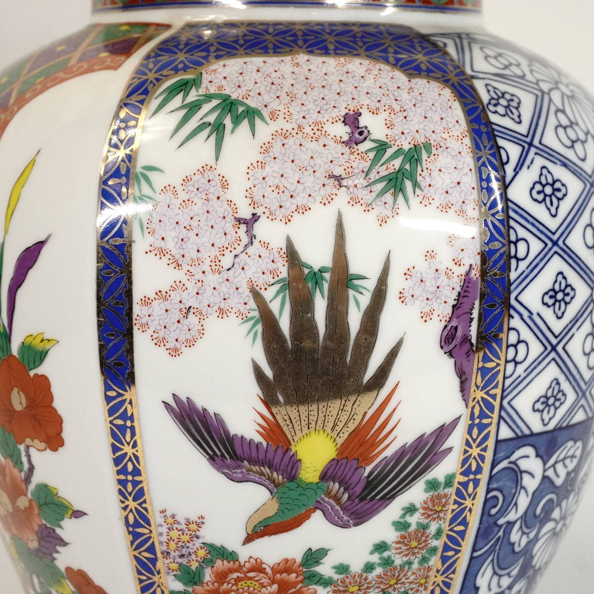 昭和ビンテージ 九谷焼 明陶 染付色絵六角沈香壺 蓋付飾壷 花鳥紋 豪華