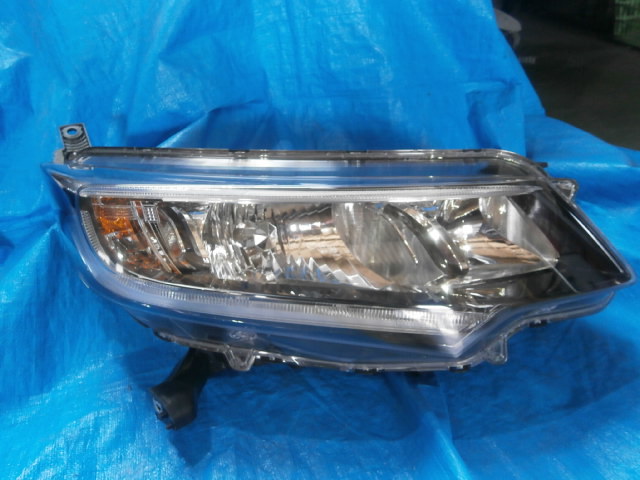 美品 GB5 フリード 右ハロゲンライト