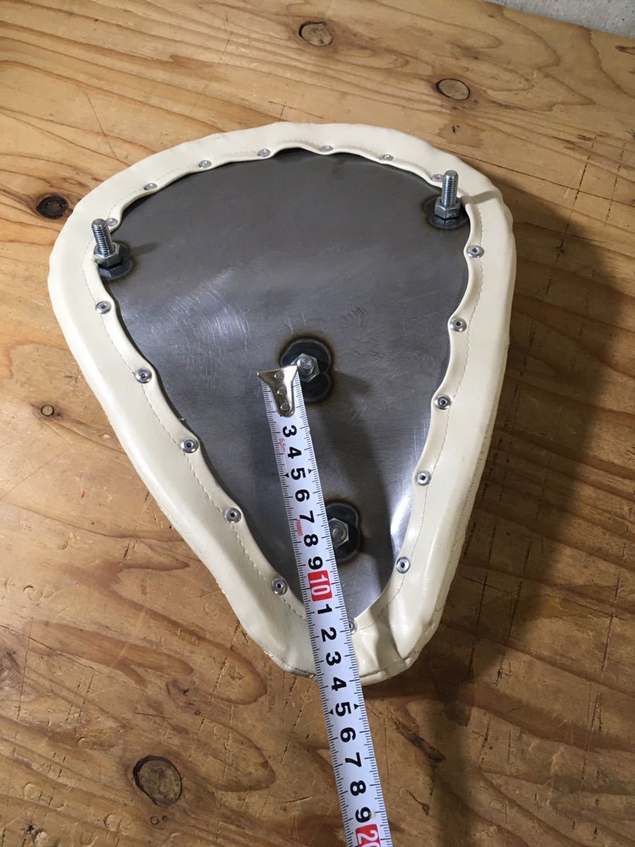 送料無料 ソロシート ピリオン オフホワイト タックロール チョッパー sr