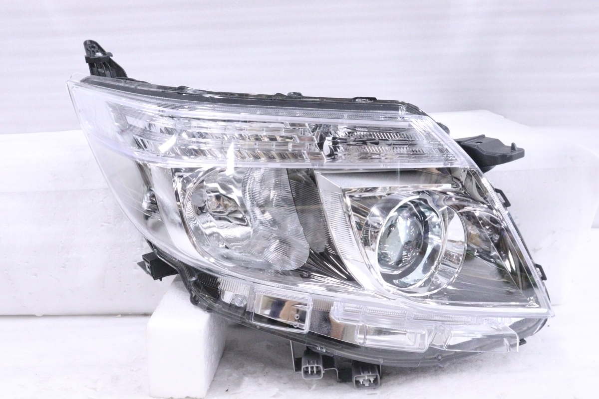  26-2520 前期 LED ZRR80W ノア 右ヘッドライト ICHIKOH 28-227 打刻:E メッキ 純正 トヨタ QT(ヘッドライト)｜売買されたオークション情報、yahooの商品情報をアーカイブ公開 - オークファン トヨタ用