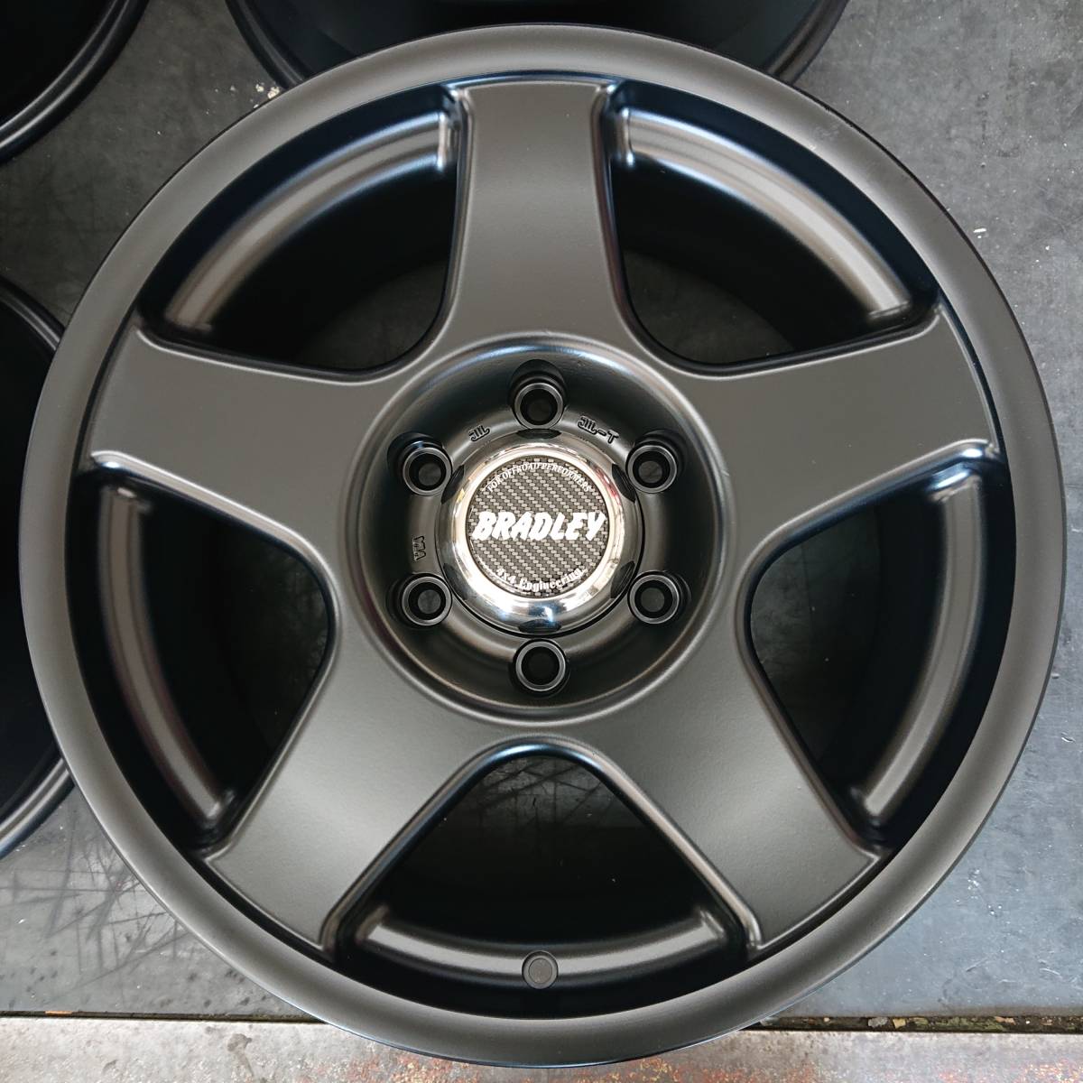 4×4エンジニアリング ブラッドレーV 18インチ 8.5J IS38 PCD139.7-6H 