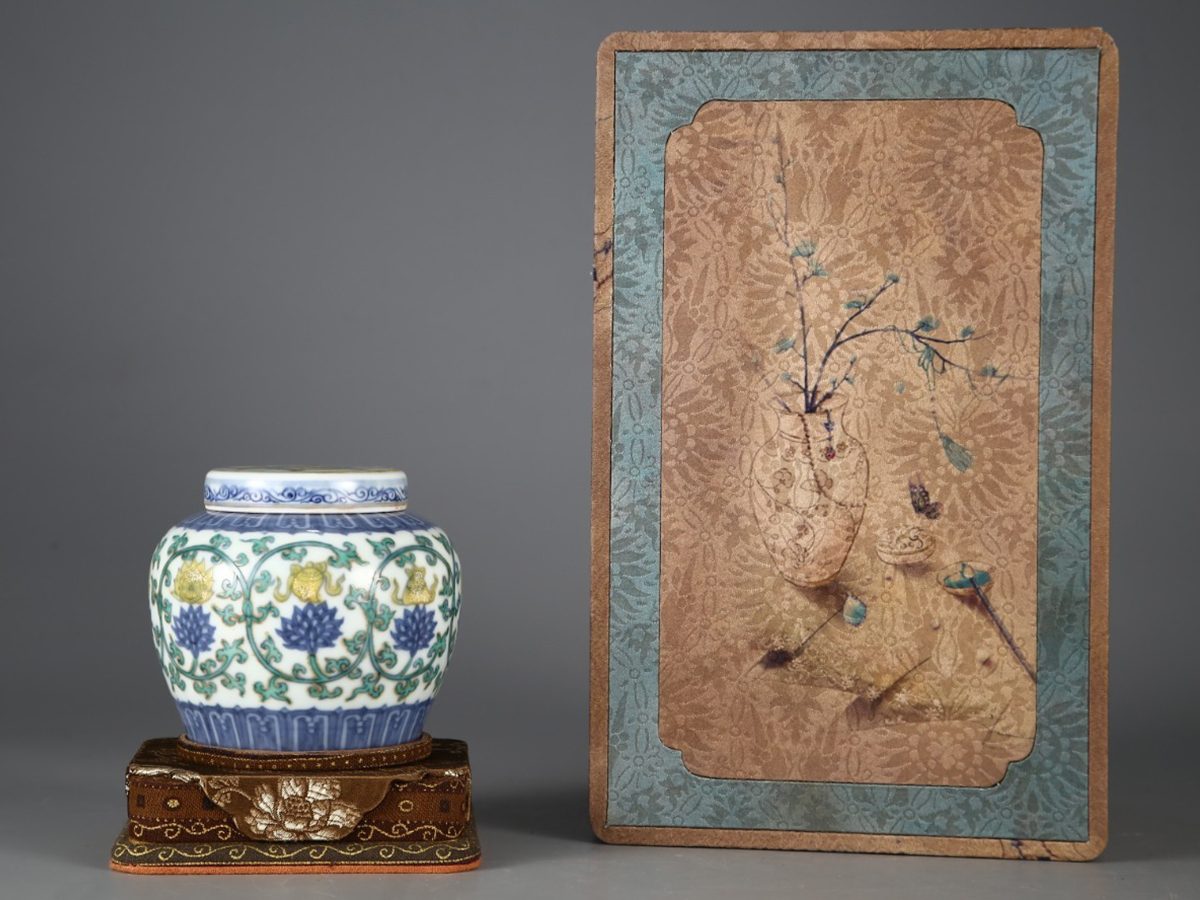 明時代　成化年製　斗彩缠枝　花卉碗　斗彩　鉢　陶磁器　古美術品　旧家蔵出し 明時代 成化年製 斗彩缠枝 花卉碗 斗彩 鉢 陶磁器 古美術品 旧家蔵出し