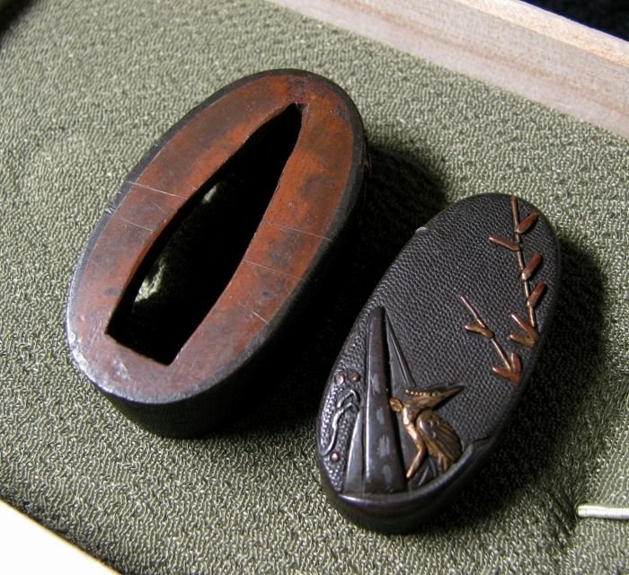 時代武具 桐箱付 縁頭 （小柄） 赤銅魚々子地金色絵 明倫産業株式
