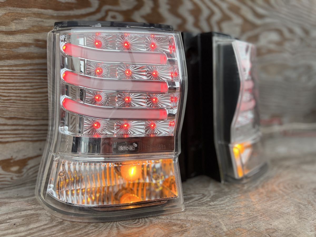 ダイハツタントカスタム【L375S】LEDテールランプ左右セット中古品