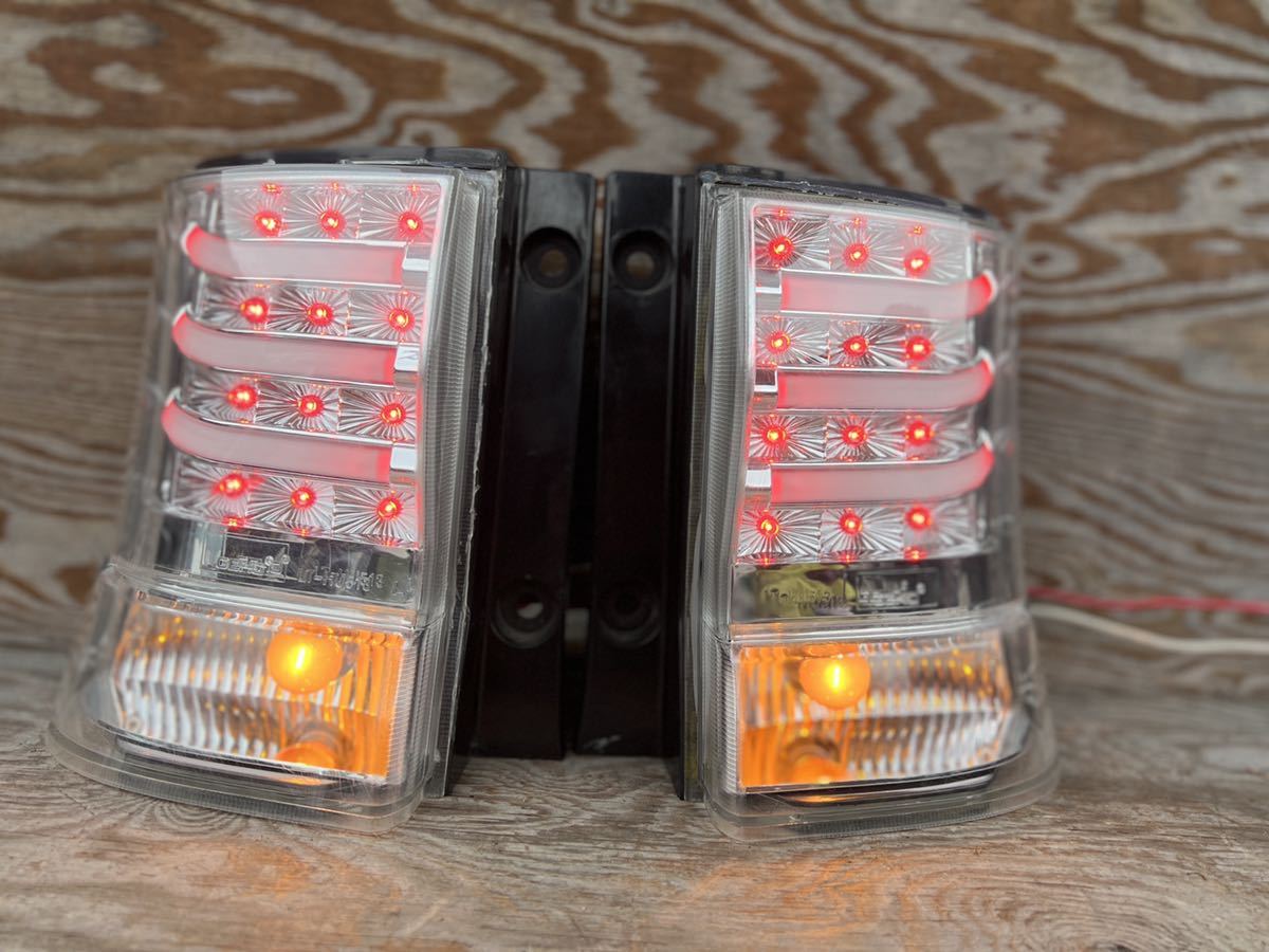 ダイハツタントカスタム【L375S】LEDテールランプ左右セット中古品