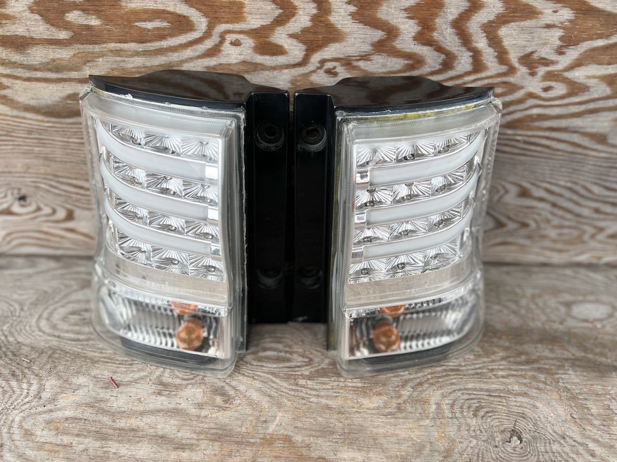 L375S 社外LEDテール　左右セット ダイハツタントカスタム【L375S】LEDテールランプ左右セット中古品