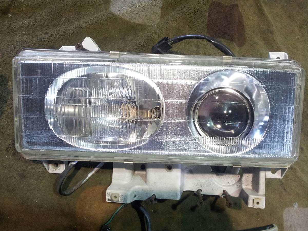 三菱 NEWキャンター 24V ヘッドライト&frasl;ウインカー 左右セット R4