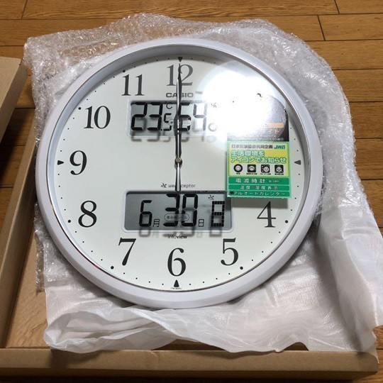 新品，格安 CASIO カシオ 電波掛け時計 アナログ シルバー 生活環境 カレンダー 常時点灯 湿度 直径35cm ITM-660NJ-8JF 品 温度(アナログ)｜売買されたオークション情報、yahooの商品情報をアーカイブ公開 - オ 掛時計、柱時計