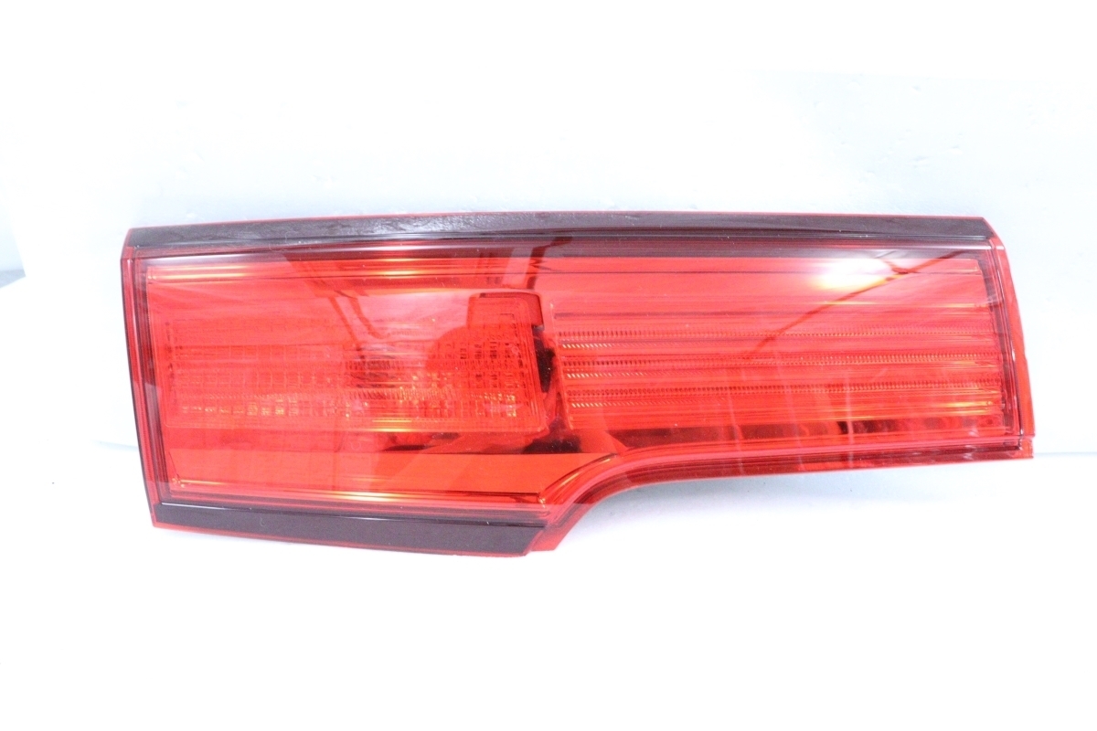 日産 エルグランド 純正 TE52 美品 テールライト