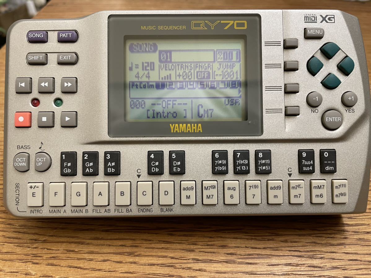 再値下げ YAMAHA ☆ QY70 ☆ 総合音源内蔵ハンディ・シーケンサー
