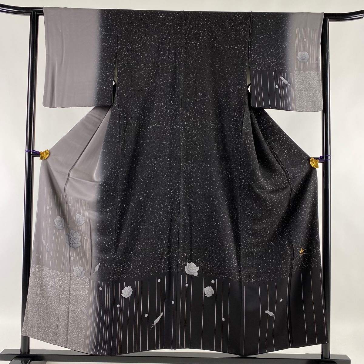 送料無料，低価 訪問着 名品 落款 薔薇 雫 金彩 ぼかし 黒 袷 154.5cm 62cm S 正絹(仕立て上がり)｜売買されたオークション情報、yahooの商品情報をアーカイブ公開 - オークファン 仕立て上がり