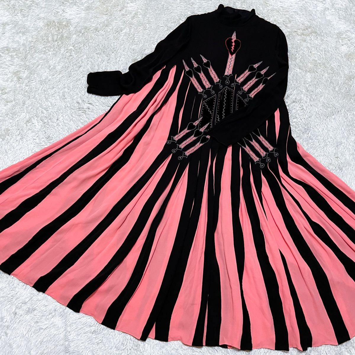 極美品 ヴァレンティノ VALENTINO シルク100％ 贅沢プリーツ ハート