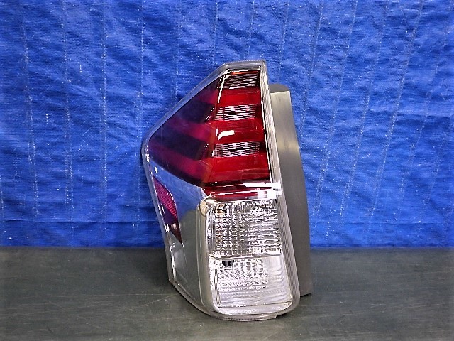 S422 プリウスα ZVW40W ZVW41W 後期 左テール 47-69 美品