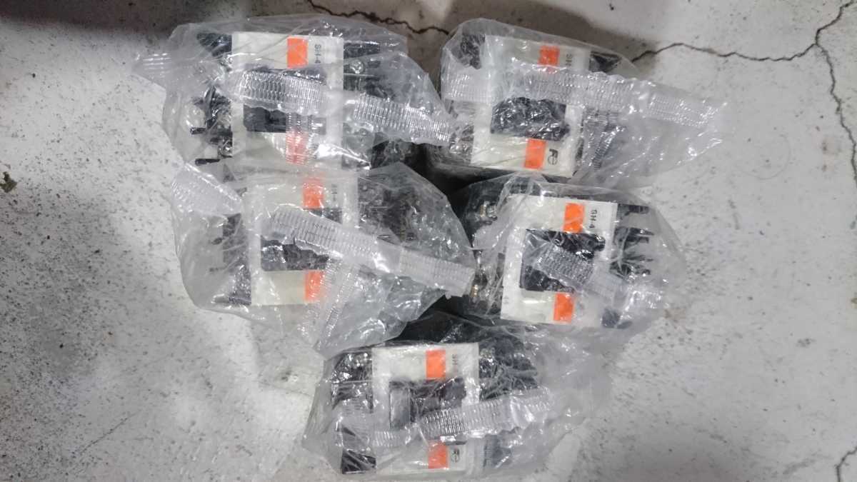 大人気，定番人気 富士電機 電磁開閉器 SH-4 制御電圧200v 4個 100v 1個(スイッチ、開閉器)｜売買されたオークション情報、yahooの商品情報をアーカイブ公開 - オークファン スイッチ、開閉器