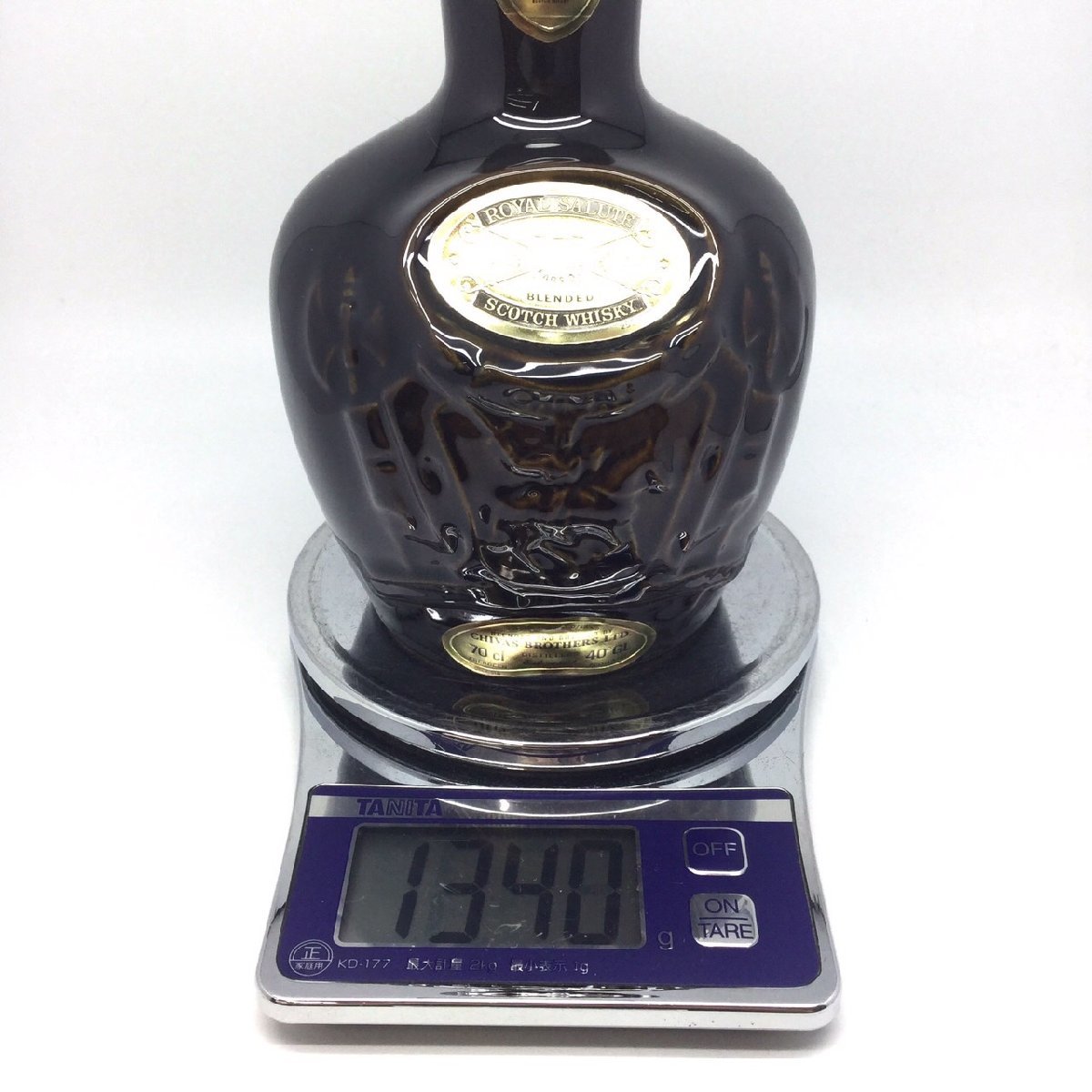 ロイヤルサルート21年 赤陶器 700ml 箱・巾着付 未開栓 未開栓 ロイヤルサルート 21年 茶 陶器ボトル 巾着付 700ml 40％ 重量