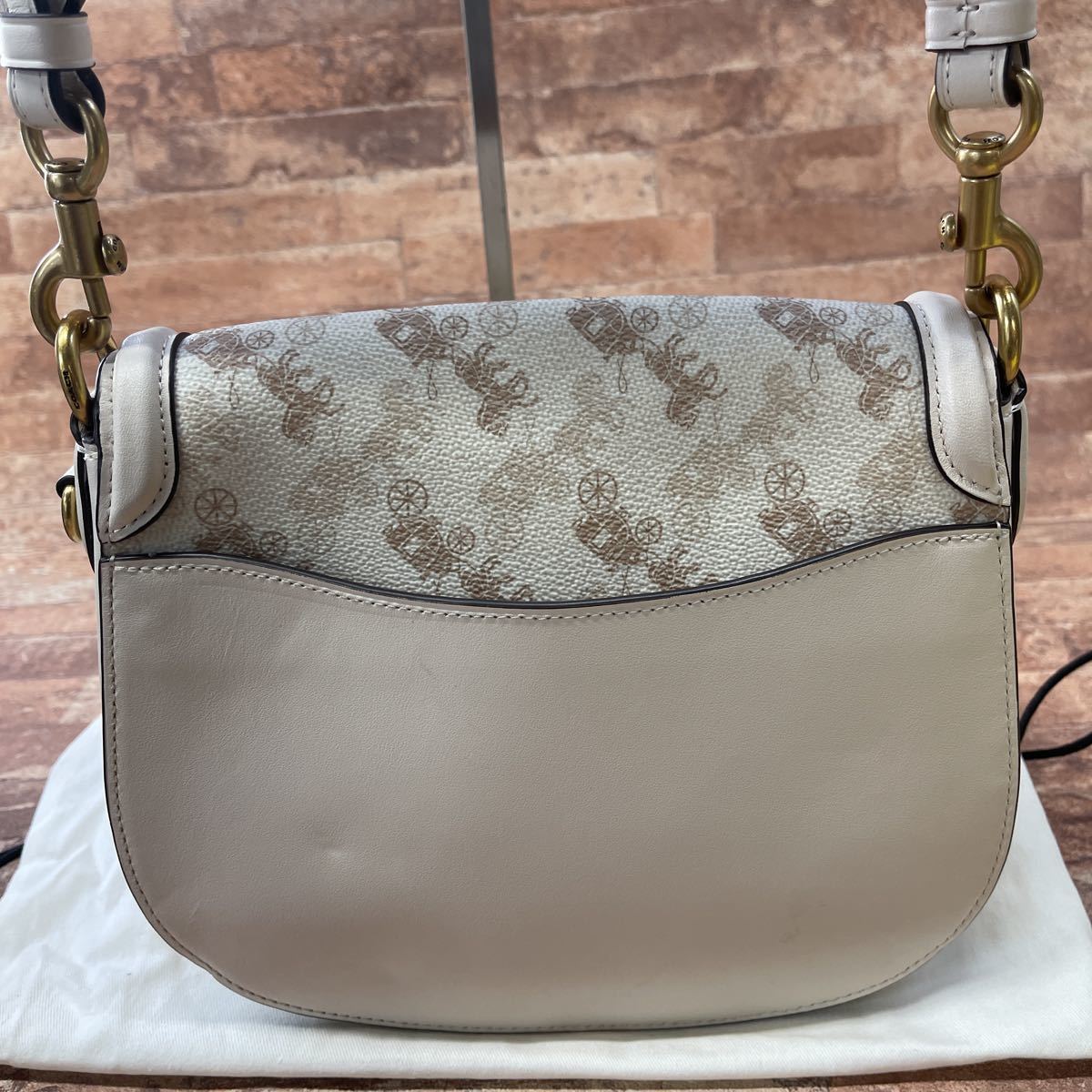 新作入荷，新作登場 美品 COACH コーチ レザー シグネチャー ショルダーバッグ 