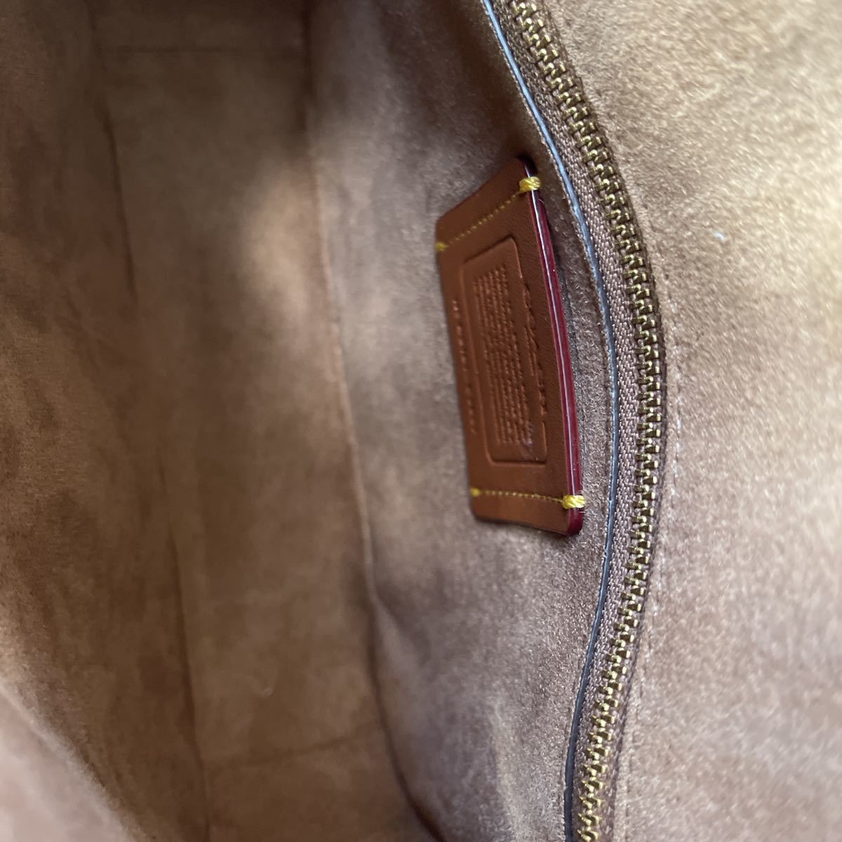 新作入荷，新作登場 美品 COACH コーチ レザー シグネチャー ショルダーバッグ 