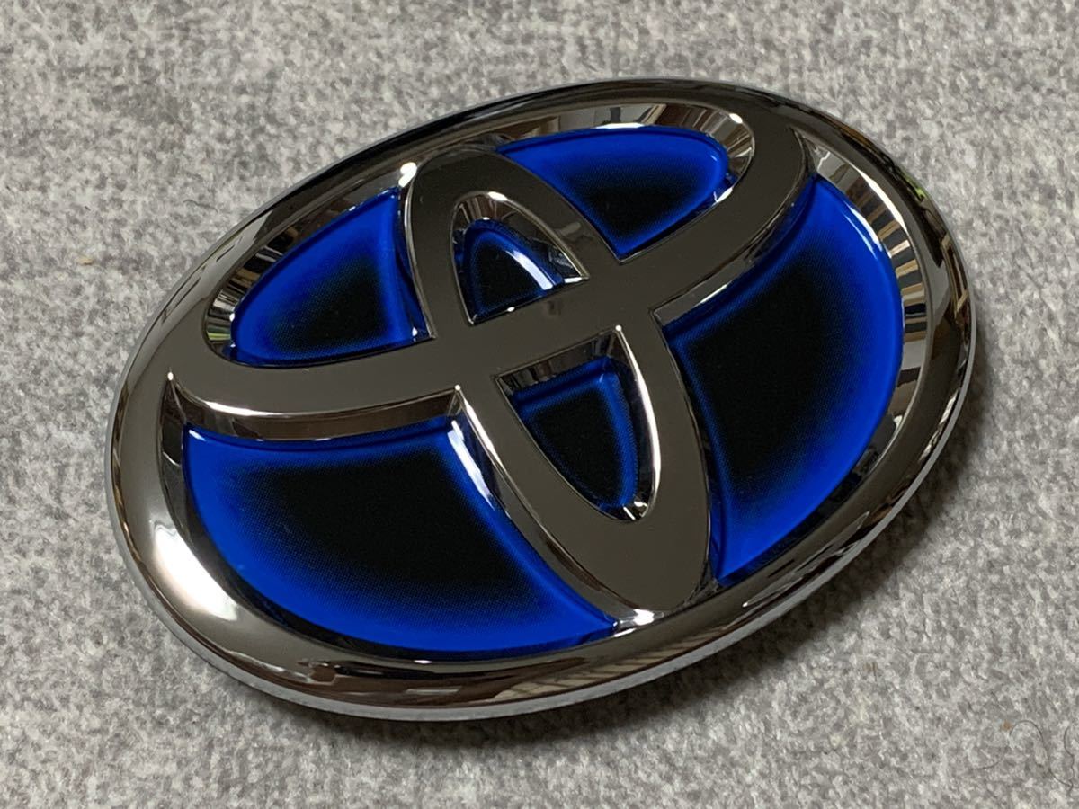 トヨタ ヴォクシー 90系 純正 フロントエンブレム 【新品】 新型 