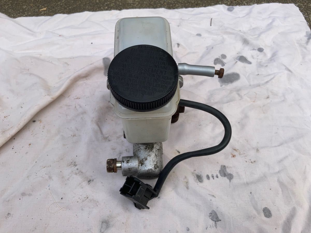 FD3S RX-7用純正ブレーキマスターシリンダーとクラッチマスター 