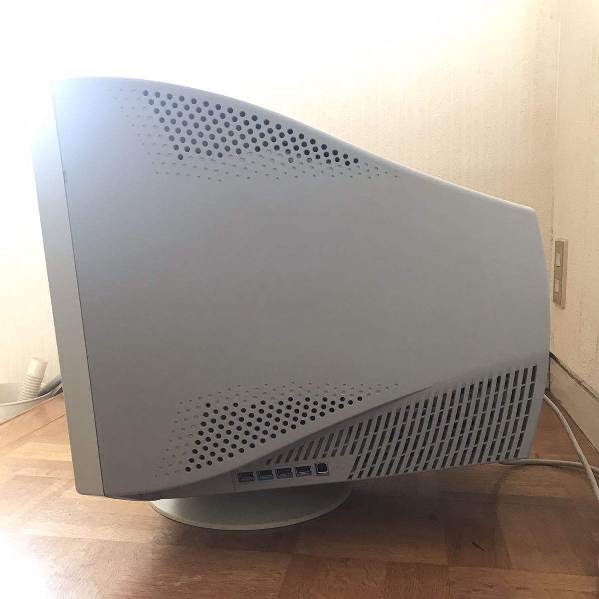 平面ブラウン管搭載19型トリニトロンマルチスキャンディスプレイ CPD 