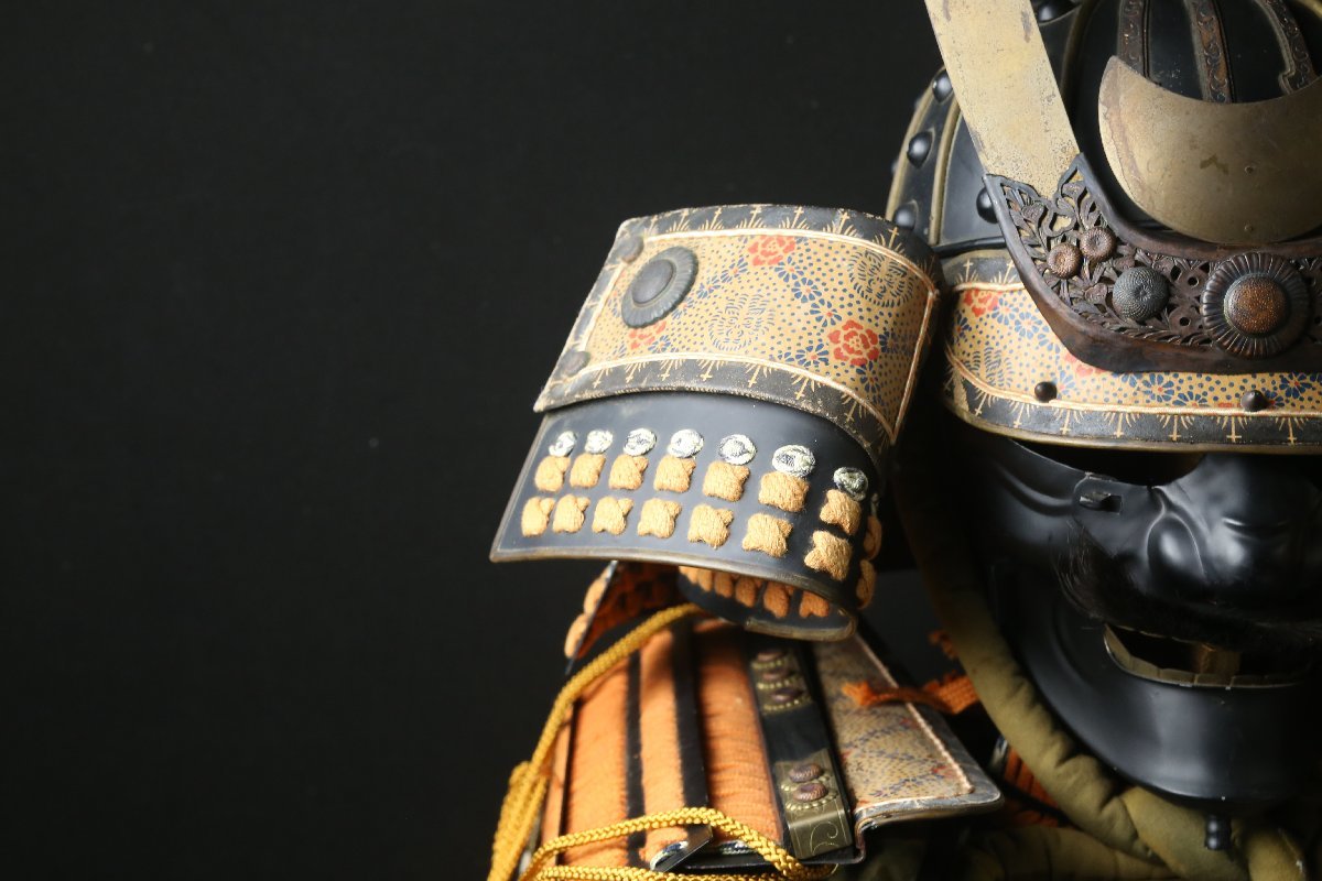 昊】十間大星筋兜三日月前立 武具鉄地甲冑鎧 二枚胴 鎧一式 鉄地内朱塗
