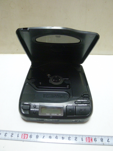 SONY Discman ポータブルCDプレーヤー D-33 再生OK その他動作未確認