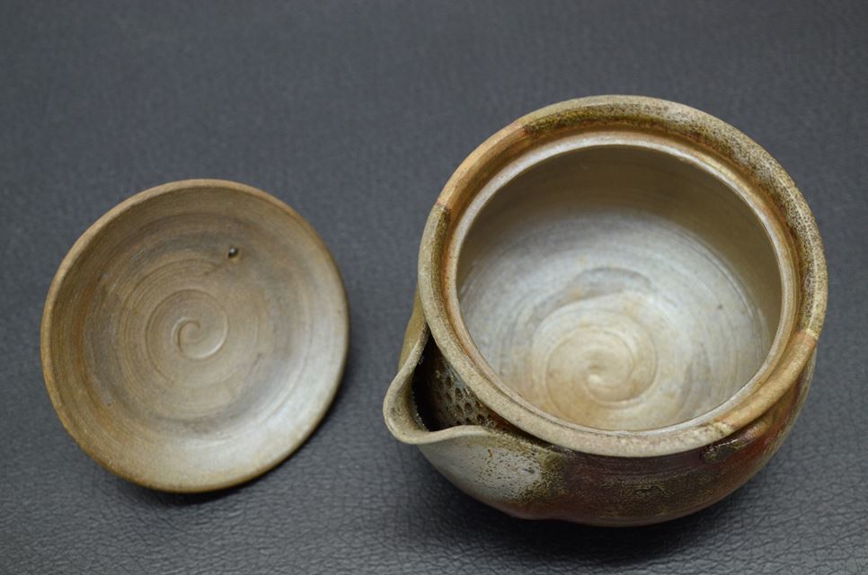 D佐藤苔助 備前焼宝瓶 三方手捻り人気作者 急須 共箱 共布 茶注 煎茶 茶道具 D佐藤苔助 備前焼宝瓶 三方手捻り人気作者 急須 共箱 共布 茶注 煎茶