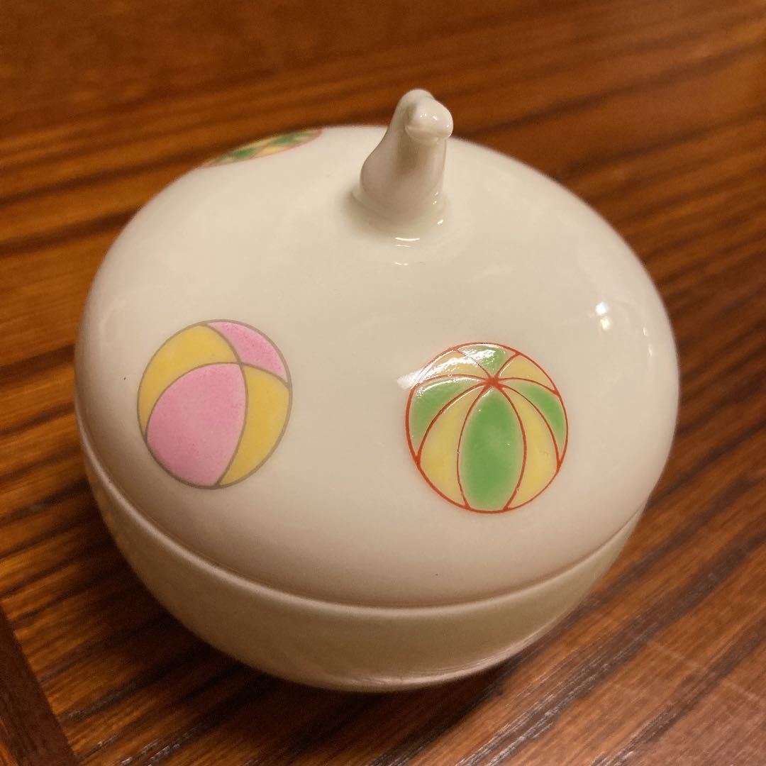 深川製磁 陶器小物入れ Amazon.co.jp: 宮内庁御用達 深川製磁 華唐草