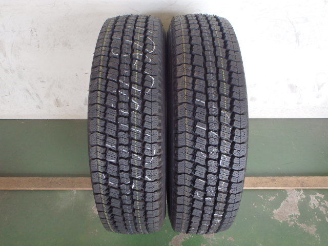 L15638-トーヨータイヤ M934 195/70R17.5 112/110L 中古 9.9分山 2本セット スタッドレスタイヤ 2013年製