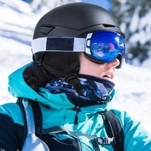 大得価，人気 スノーボード　スキーヘルメット　安全一体成形通気性ヘルメット男性女性　スケートボードスキーヘルメットサイズ 55-68㎝ ZCL366
