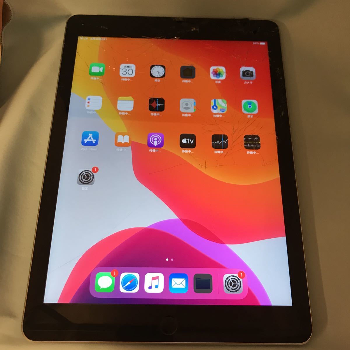 Apple】iPad 第5世代 A1823 MPG42J/A docomo 容量32GB ゴールド iOS15