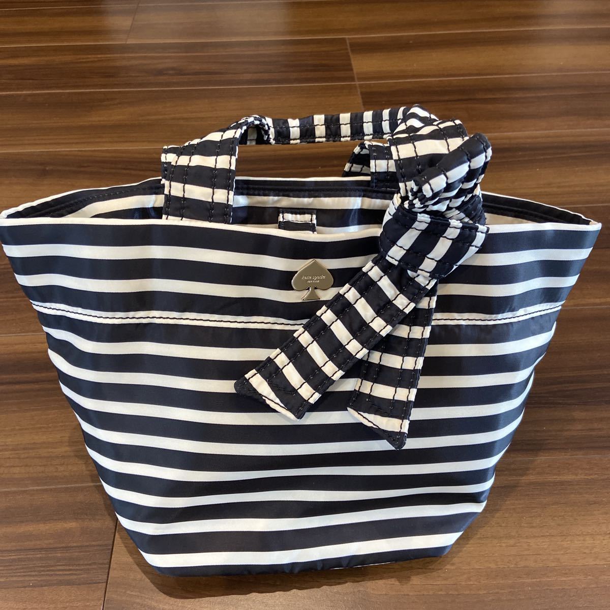 kate spade NEW YORK　ケイトスペード　ボーダー　バッグ　白×黒　送料無料
