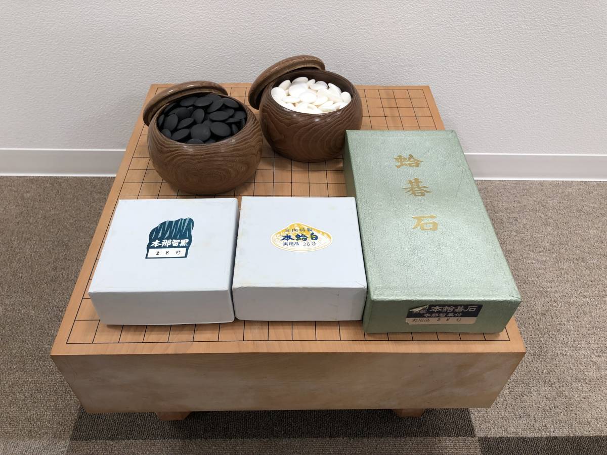 品質保証，100%新品 3056 囲碁セット 日向特製本蛤碁石 本蛤白180粒 本那智黒181粒 碁筒付き 碁盤サイズ 約45㎝&times;約41.5㎝ 厚み約11㎝ 高さ約23.5㎝(囲碁)｜売買されたオークション情報、yahooの商品情報をアーカイ 囲碁